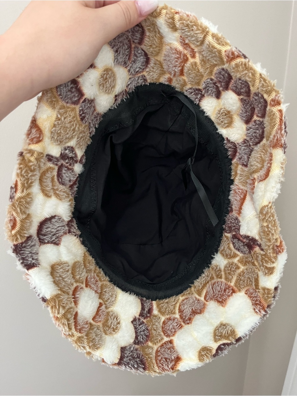 SHEIN Fluffy Floral Bucket Hat - Picture 4 of 4
